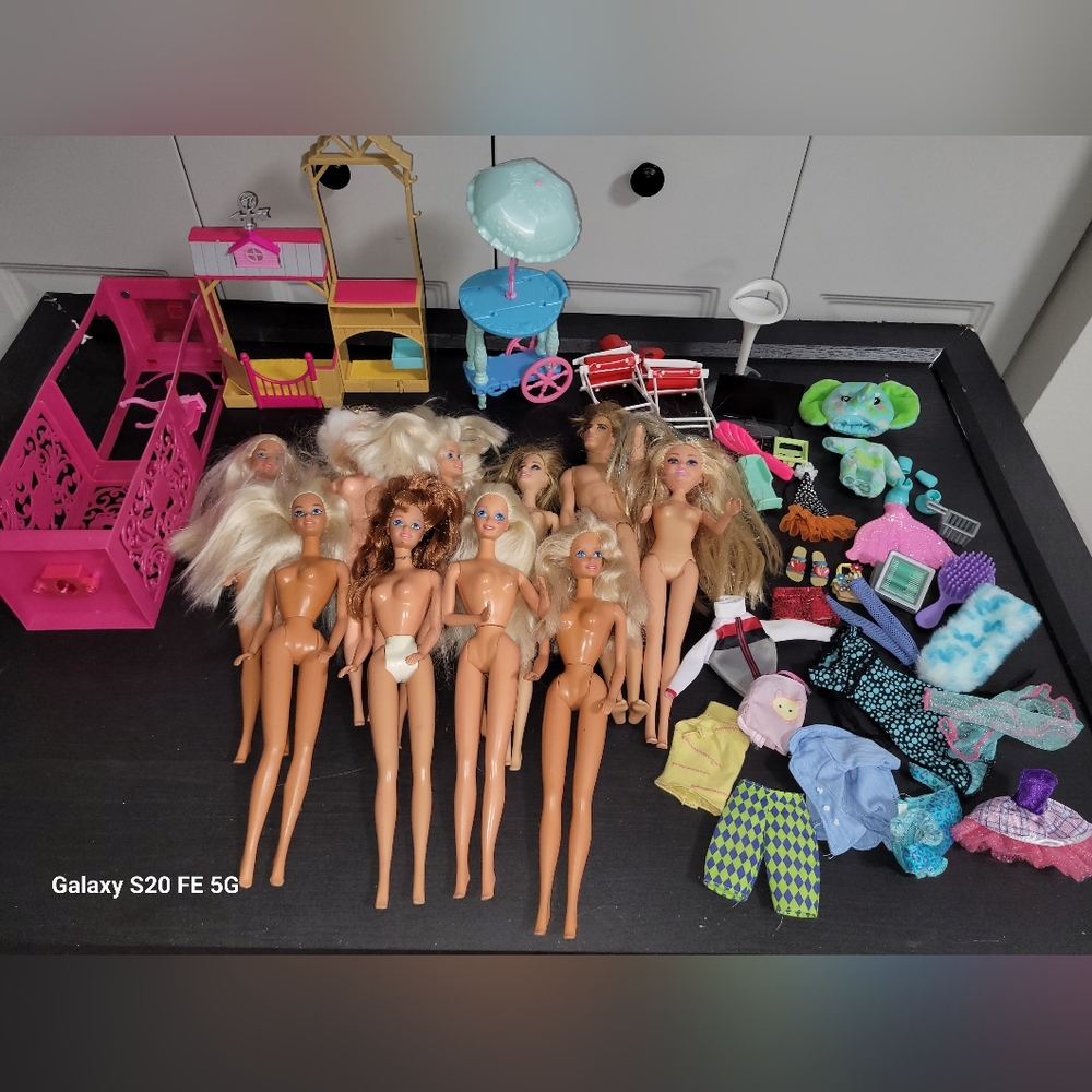 Vintage Barbie Bundle * Barbie Dolls & Some  Accessories * 80s - 90s * 45 Pieces